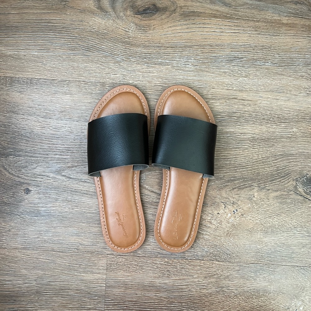 Universal Thread Goods Co. Sandals Size 6